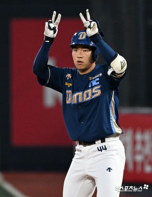 NC 내야수 김휘집은 22일 잠실구장에서 열린 '2025 신한 SOL Bank KBO 리그' LG와 정규시즌 세 번째 맞대결에서 6번타자 3루수로 선발 출전했다. 10회초 결승 2루타를 쳐 연패 탈출에 혁혁한 공을 세웠다. 엑스포츠뉴스 DB