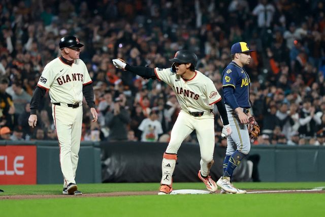 샌프란시스코 자이언츠 외야수 이정후가 22일 샌프란시스코의 오라클파크에서 열린 2025 미국프로야구 메이저리그 밀워키 브루어스와의 홈경기에 3번타자 겸 중견수로 선발 출전해 4타수 1안타 1타점을 기록했다. 시즌 타율은 0.333에서 0.329로 소폭 하락했다. AFP 연합뉴스