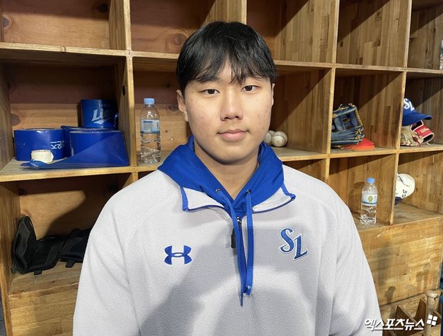 삼성 라이온즈 신인 투수 배찬승이 23일 대구 KIA 타이거즈전에서 활약한 뒤 기념촬영하고 있다. 엑스포츠뉴스 대구, 최원영 기자