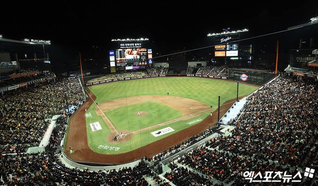 28일 오후 대전한화생명볼파크에서 열린 '2025 신한 SOL Bank KBO리그' 한화 이글스와 KIA 타이거즈의 경기, 만원 관중이 경기를 관람하고 있다. 엑스포츠뉴스 DB