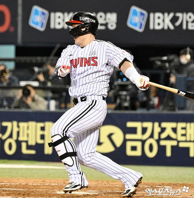 LG 포수 박동원은 23일 잠실구장에서 열린 '2025 신한 SOL Bank KBO 리그' NC와 주중 3연전 두 번째 경기에서 5번 지명타자로 선발 출전했다. 5회말 무사 만루에서 2루수 땅볼을 쳐 팀에 선취점을 안겨줬다. 엑스포츠뉴스 DB