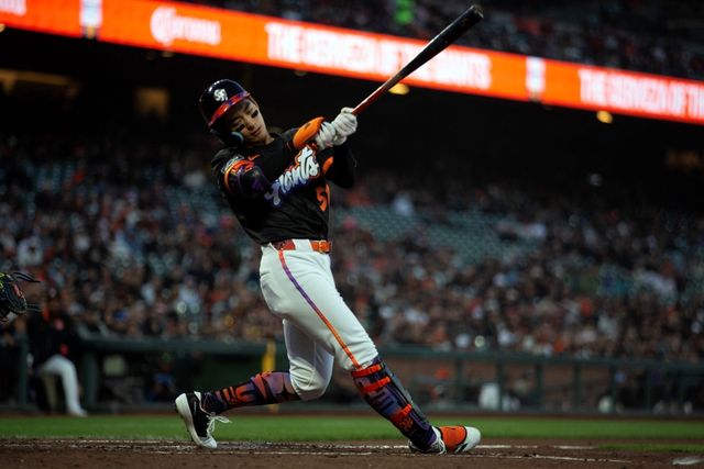 23일 미국 캘리포니아주 샌프란시스코의 오라클파크에서 열린 2025 미국프로야구 메이저리그 밀워키 브루어스와 샌프란시스코 자이언츠의 경기, 밀워키가 11:3으로 승리를 거두고 전날 패배를 설욕했다. 샌프란시스코 외야수 이정후는 3번타자 겸 중견수로 선발 출전해 4타수 무안타 1볼넷 1득점을 기록했다. REUTERS 연합뉴스