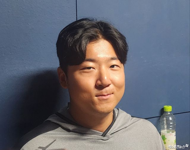 LG 투수 송승기는 23일 잠실구장에서 열린 '2025 신한 SOL Bank KBO 리그' NC와 주중 3연전 두 번째 경기에서 선발 등판했다. 6이닝 무피안타 무실점으로 깔끔한 투구를 선보여 팀 승리에 보탬이 됐다. 잠실, 박정현 기자