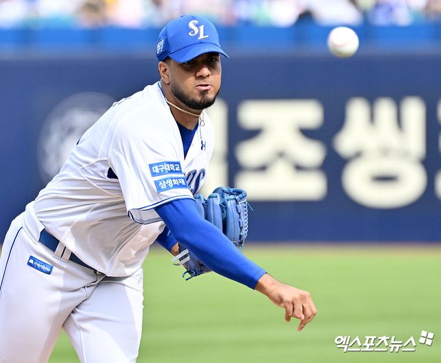 삼성 라이온즈 선발투수 데니 레예스가 경기에 선발 등판해 투구하고 있다. 엑스포츠뉴스 DB