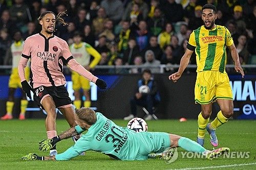 루이스 엔리케 감독이 이끄는 PSG가 23일(한국시간) 프랑스 낭트에 있는 스타드 드라 보주아에서 열린 낭트와의 2024-2025시즌 리그1 29라운드 순연 경기에서 1-1로 비겼다.&nbsp;이강인도 지난 르아브르전에 이어 2경기 연속 선발 출장하면서 기회를 받았다. 나아가 리그 6호 도움을 기록해 지난 2022-2023시즌 마요르카(스페인)에서 기록한 자신의 커리어 하이 기록과 타이를 이뤘다.&nbsp;연합뉴스