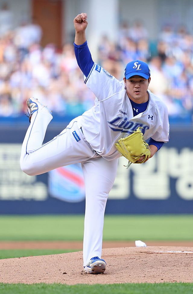 삼성 라이온즈 김대호가 지난 19일 대구 롯데 자이언츠전에 선발 등판해 투구하고 있다. 삼성 라이온즈