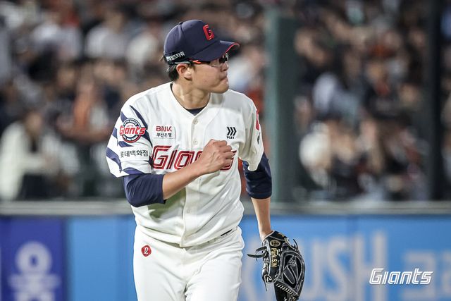 롯데 자이언츠 우완 박세웅이 24일 부산 사직야구장에서 열린 2025 신한 SOL Bank KBO리그 한화 이글스와의 팀 간 4차전에 선발등판, 6이닝 3실점을 기록하고 승리투수가 됐다. 사진 롯데 자이언츠