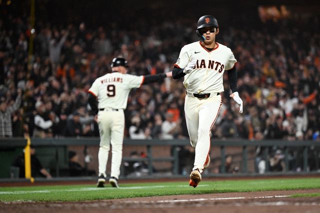 샌프란시스코 외야수 이정후는 25일(한국시간) 오라클파크에서 진행 중인 '2025 메이저리그' 밀워키전에서 3번타자 중견수로 선발 출전했다. 1회초 환상적인 더블 플레이와 1회말 동점 2루타로 공수에서 활력을 불어넣고 있다. 연합뉴스 REUTERS