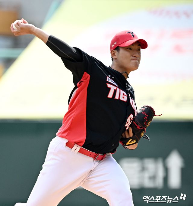 KIA 타이거즈 투수 김도현이 정규시즌 경기에 등판해 투구하고 있다. 엑스포츠뉴스 DB