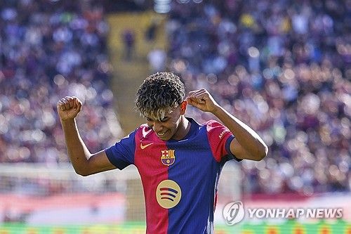이탈리아 이적시장 전문 기자로 알려진 니콜로 스키라가 24일(한국시간) 자신의 사회관계망서비스(SNS) X를 통해 바르셀로나가 자신들의 현재이자 미래인 야말과 재계약을 맺을 준비를 하고 있다고 전했다.&nbsp;연합뉴스