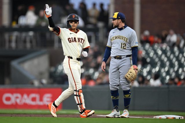 24일 미국 캘리포니아주 샌프란시스코의 오라클파크에서 열린 2025 미국프로야구 메이저리그 밀워키 브루어스와 샌프란시스코 자이언츠의 경기, 샌프란시스코가 4:2로 승리했다. 이정후는 3번타자 겸 중견수로 선발 출전해 4타수 3안타 1득점으로 활약했다. 이정후의 3안타 경기는 올 시즌 개막 후 이번이 세 번째다. REUTERS 연합뉴스