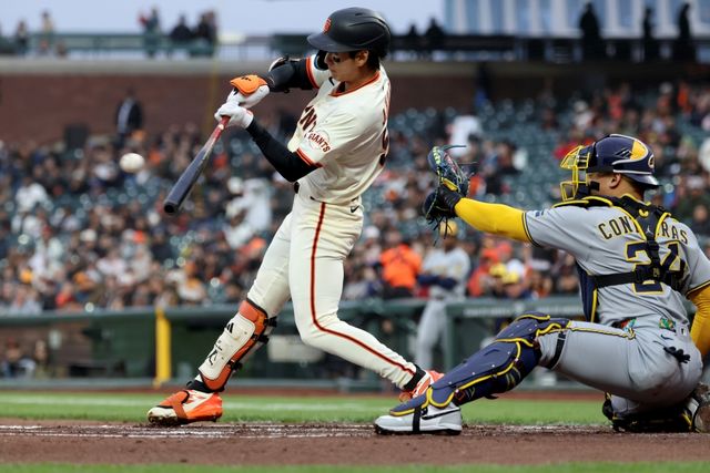 24일 미국 캘리포니아주 샌프란시스코의 오라클파크에서 열린 2025 미국프로야구 메이저리그 밀워키 브루어스와 샌프란시스코 자이언츠의 경기, 샌프란시스코가 4:2로 승리했다. 이정후는 3번타자 겸 중견수로 선발 출전해 4타수 3안타 1득점으로 활약했다. 이정후의 3안타 경기는 올 시즌 개막 후 이번이 세 번째다. AP 연합뉴스