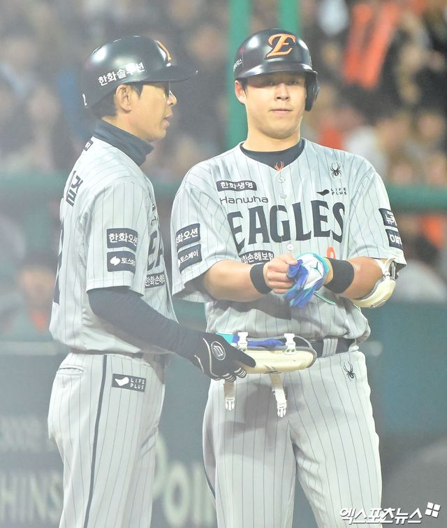 한화 이글스 4번타자 노시환이 23일 부산 사직야구장에서 열린 2025 신한 SOL Bank KBO리그 롯데 자이언츠와의 팀 간 3차전에서 결승타를 기록, 팀의 8연승을 이끌었다. 사진 엑스포츠뉴스 DB