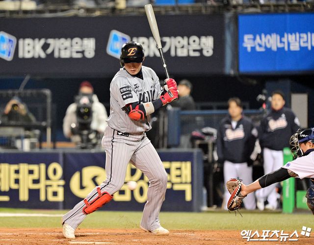 0일 오후 서울 송파구 잠실야구장에서 열린 '2025 신한 SOL Bank KBO리그' 한화 이글스와 두산 베어스의 경기, 5회초 2사 한화 하주석이 루킹 삼진을 당하고 있다. 엑스포츠뉴스DB