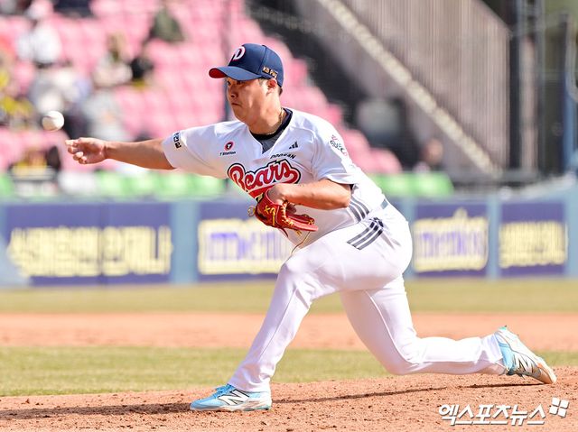 14일 오후 서울 송파구 잠실야구장에서 열린 '2025 신한 SOL Bank KBO리그' KIA 타이거즈와 두산 베어스의 시범경기, 8회초 두산 박치국이 공을 힘차게 던지고 있다. 엑스포츠뉴스 DB