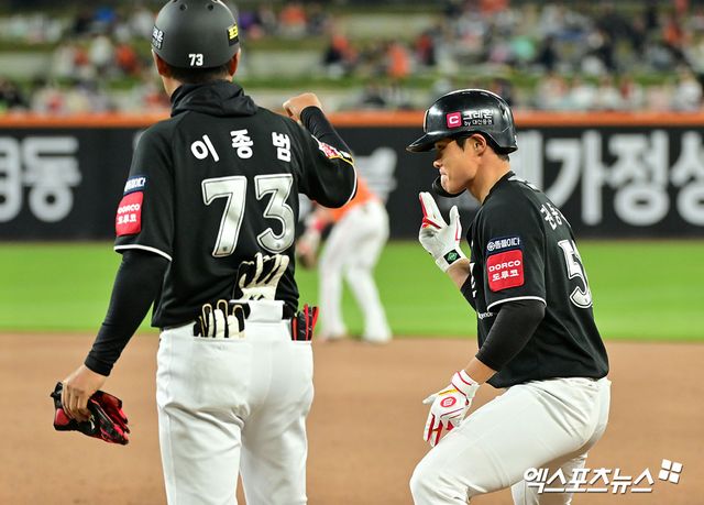 25일 오후 대전 한화생명 볼파크에서 열린 '2025 신한 SOL Bank KBO리그' KT 위즈와 한화 이글스의 경기, 4회초 2사 3루 KT 권동진이 1타점 적시타를 날린 후 기뻐하고 있다. 대전, 김한준 기자