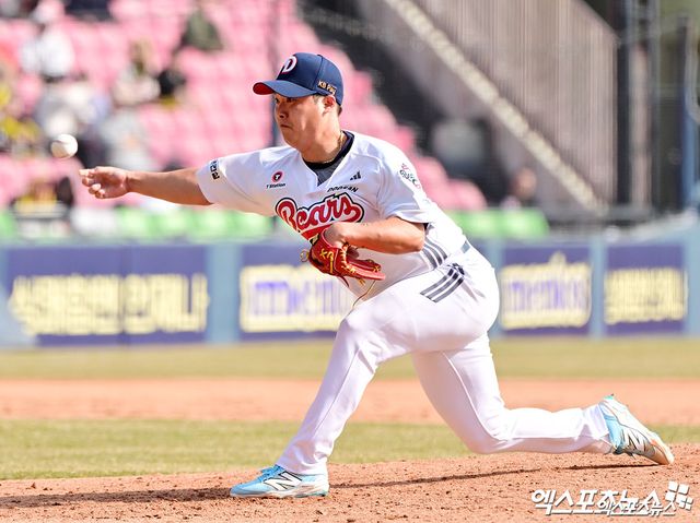 14일 오후 서울 송파구 잠실야구장에서 열린 '2025 신한 SOL Bank KBO리그' KIA 타이거즈와 두산 베어스의 시범경기, 8회초 두산 박치국이 공을 힘차게 던지고 있다. 엑스포츠뉴스 DB