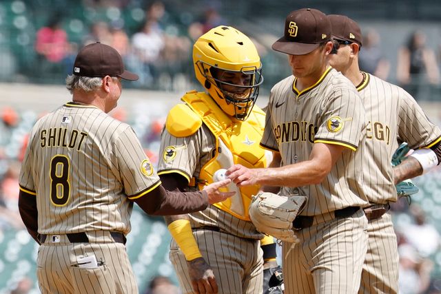 샌디에이고 투수 하트(왼쪽 세 번째)는 지난 24일(한국시간) 코메리카필드에서 열린 '2025 메이저리그' 디트로이트전에서 선발 등판했다. 피홈런 두 방에 발목이 잡혀 4⅓이닝 2실점으로 패전 투수가 됐다. 이달 들어 기복 있는 투구를 보이고 있다. 연합뉴스 REUTERS
