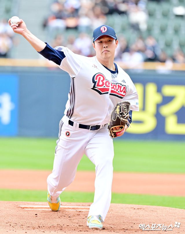 19일 오후 서울 송파구 잠실야구장에서 열린 '2025 신한 SOL Bank KBO리그' KIA 타이거즈와 두산 베어스의 경기, 1회초 두산 선발투수 최원준이 공을 힘차게 던지고 있다. 엑스포츠뉴스 DB