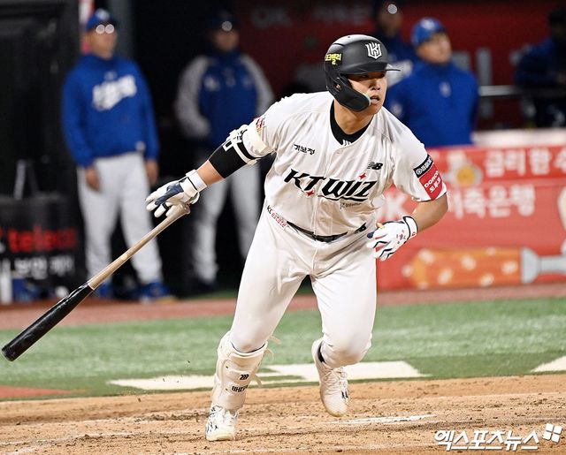 11일 오후 수원KT위즈파크에서 열린 '2025 신한 SOL Bank KBO리그' 삼성 라이온즈와 KT 위즈의 경기, 3회말 2사 2루 KT 강백호가 1타점 2루타를 날리고 있다. 엑스포츠뉴스DB