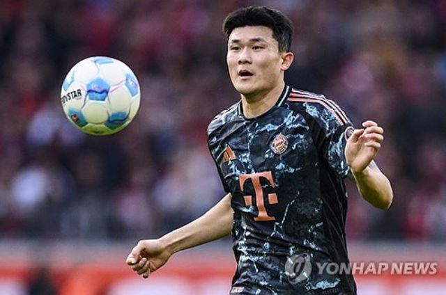 김민재의 여름 바이에른 뮌헨과의 결별이 구체화되고 있는 것으로 보인다. 특히 과거 나폴리에서의 인연을 바탕으로 이탈리아 최고 명문 유벤투스가 그를 노리는 것으로 파악됐다. 첼시도 김민재를 원하지만 20살 젊은 수비수도 함께 고려하는 중이다. 뉴캐슬 유나이티드는 언급되지 않았다. 연합뉴스