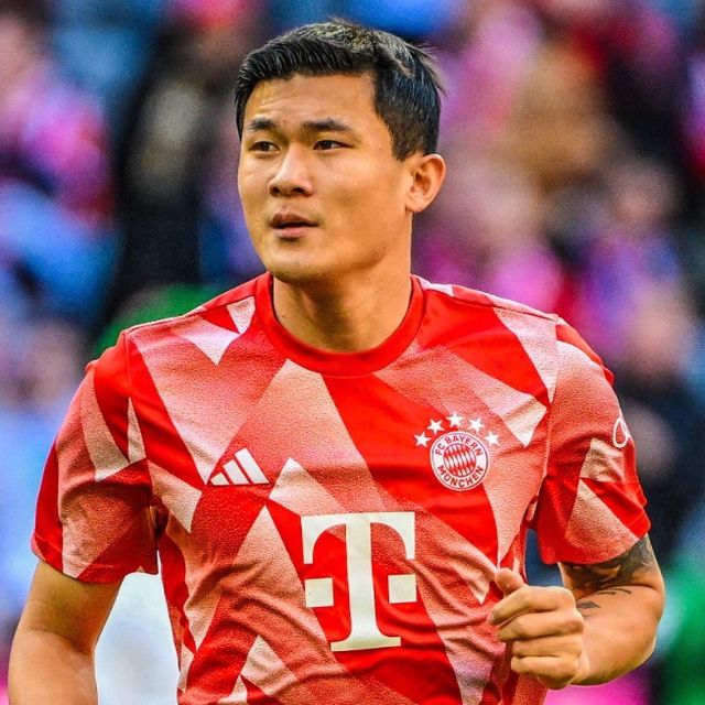 김민재의 여름 바이에른 뮌헨과의 결별이 구체화되고 있는 것으로 보인다. 특히 과거 나폴리에서의 인연을 바탕으로 이탈리아 최고 명문 유벤투스가 그를 노리는 것으로 파악됐다. 첼시도 김민재를 원하지만 20살 젊은 수비수도 함께 고려하는 중이다. 뉴캐슬 유나이티드는 언급되지 않았다. 바이에른 뮌헨