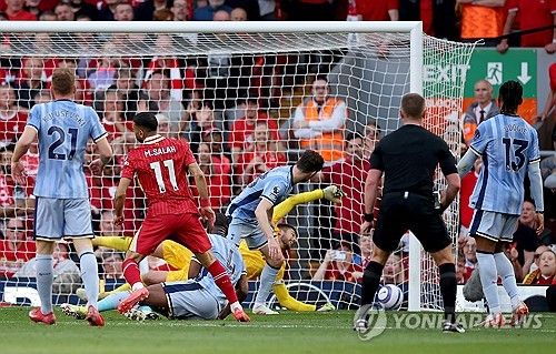 아르네 슬롯 감독이 이끄는 리버풀이 28일(한국시간) 영국 리버풀에 있는 안필드에서 열린 토트넘 홋스퍼와의 2024-2025시즌 프리미어리그 34라운드 홈 경기에서 5-1로 대승을 거뒀다.&nbsp;연합뉴스