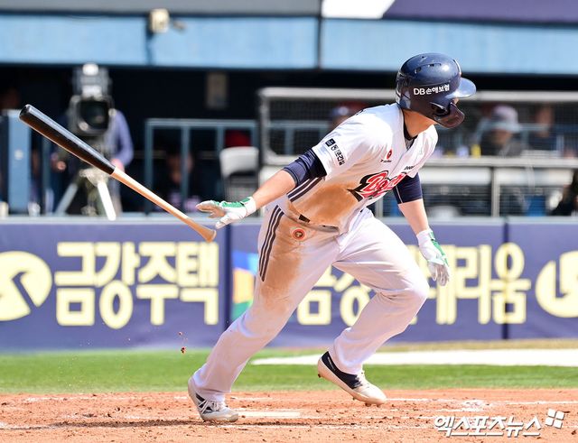 두산 내야수 오명진은 27일 잠실구장에서 열린 '2025 신한 SOL Bank KBO 리그' 롯데와 주말 3연전 마지막 경기에서 6번타자 2루수로 선발 출전했다. 0-0 팽팽한 승부가 펼쳐지던 4회말 우측 담장을 넘기는 만루 홈런으로 데뷔 첫 홈런을 장식했다. 엑스포츠뉴스 DB