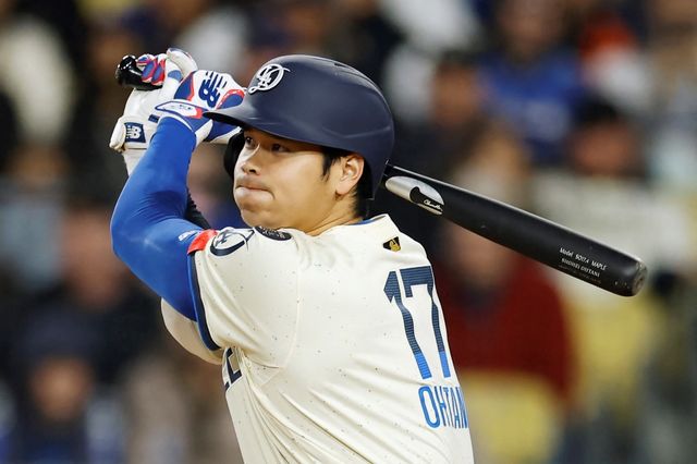 LA 다저스 오타니 쇼헤이가 27일 미국 캘리포니아주 로스앤젤레스의 다저스타디움에서 열린 2025 미국프로야구 메이저리그(MLB) 피츠버그 파이리츠와의 홈경기에 1번 지명타자로 선발 출전해 5타수 3안타 1타점 2득점을 기록했다. AFP 연합뉴스