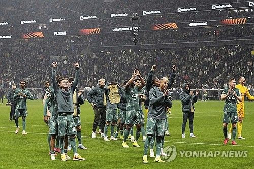 영국 BBC가 28일(한국시간) 애스턴 빌라가 토트넘 홋스퍼가 요청한 프리미어리그 맞대결 일정 요청 변경을 거부했다고 전했다.&nbsp; 토트넘은 지난 27일&nbsp;공식 홈페이지를 통해 오는 19일 예정된 애스턴 빌라와의 2024-2025시즌 프리미어리그 최종전 일정 변경을 위해 사무국과 논의를 거치고 있다고 밝혔다.&nbsp;연합뉴스