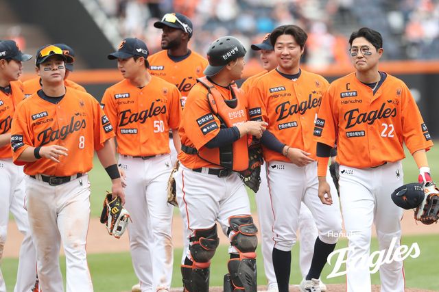 2025 시즌 초반 3위를 달리고 있는 한화 이글스가 오는 29일부터 내달 7일까지 LG 트윈스, KIA 타이거즈, 삼성 라이온즈와 차례로 격돌하는 9연전에서 최소 3위 수성은 물론 선두권 도약을 노린다. 사진 한화 이글스