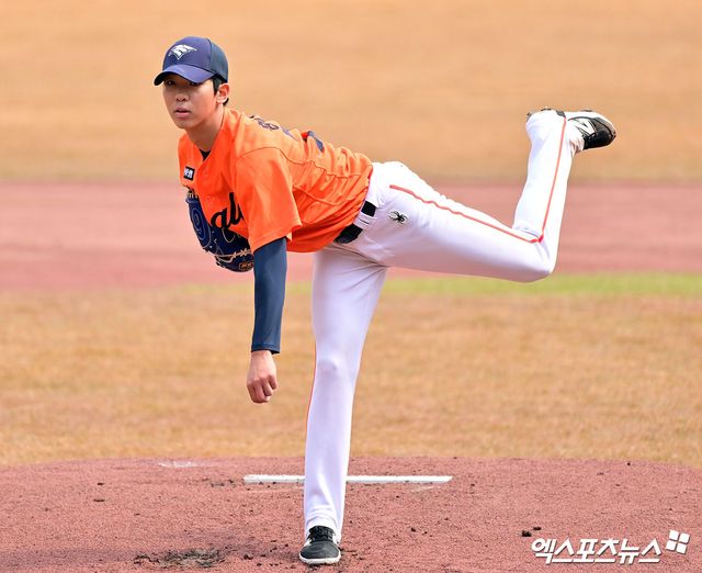 2025 시즌 개막 후 2군에서 선발 수업을 받고 있는 한화 이글스 좌완 영건 황준서. 퓨처스리그에서 6경기 28⅔이닝 2승 1패 평균자책점 4.08의 성적을 기록 중이다. 사진 엑스포츠뉴스 DB