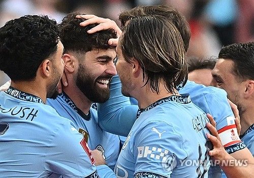 펩 과르디올라 감독이 이끄는 맨체스터 시티가 28일(한국시각) 영국 런던에 있는 웸블리 스타디움에서 열린 노팅엄 포레스트와의 FA컵 준결승전에서 2-0으로 승리했다.&nbsp; 프리미어리그에서 돌풍을 일으키는 노팅엄을 컵대회에서 만난 맨시티는 돌풍을 잠재우며 결승 진출에 성공했다. 맨시티는 지난 세 시즌 연속 결승전에 진출하면서 두 시즌 만에 우승 도전에 나선다. 연합뉴스