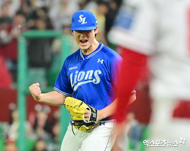 29일 오후 인천SSG랜더스필드에서 열린 '2025 신한 SOL Bank KBO리그' 삼성 라이온즈와 SSG 랜더스의 경기, 7회말 수비를 마친 삼성 이호성이 포효하고 있다. 인천, 김한준 기자