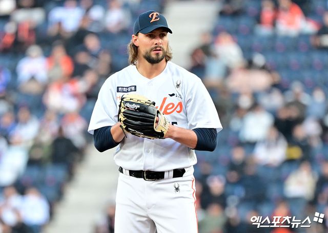 한화 투수 와이스는 29일 대전한화생명볼파크에서 열린 '2025 신한 SOL Bank KBO 리그' LG와 주중 3연전 첫 번째 맞대결에서 선발 등판했다. 제구 난조 속에서도 퀄리티스타트를 기록하며 LG 타선을 봉쇄했다. 엑스포츠뉴스 DB