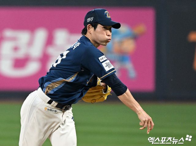 NC 다이노스 투수 이재학이 정규시즌 경기에 등판해 투구하고 있다. 이재학은 팔꿈치 인대 손상으로 4월 30일 수술을 받을 예정이다. 엑스포츠뉴스 DB