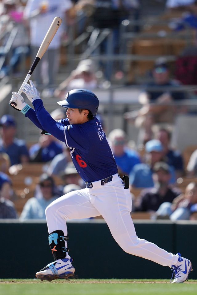 LA 다저스 김혜성이 경기에 출전해 타격하고 있다. AP 연합뉴스