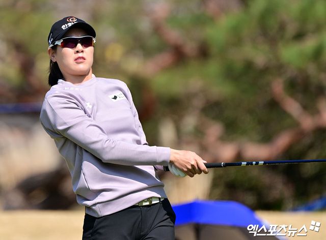 이정민이 지난 6일 두산건설 위브 챔피언십에서 티샷을 날린 뒤 지켜보고 있다. 엑스포츠뉴스 DB​​​​​​​​​​​​​​​​​​​​​​​​​​​​​​​​​​​​​​​​​​​