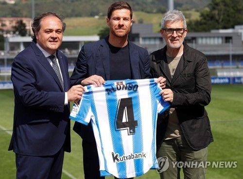 스페인 매체 렐레보 기자인 마테오 모레토가 29일(한국시간) 자신의 사회관계망서비스(SNS) X를 통해 사비 알론소 감독이 오는 6월 공석이 되는 레알 마드리드 감독직을 맡을 거라고 보도했다.&nbsp;연합뉴스