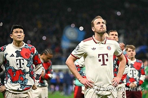 독일 매체 TZ가 28일(한국시간) 김민재가 자신의 부상과 관련해 직접 입을 열며 여전히 아킬레스건 부상으로 고생하고 있다고 밝혔다.연합뉴스