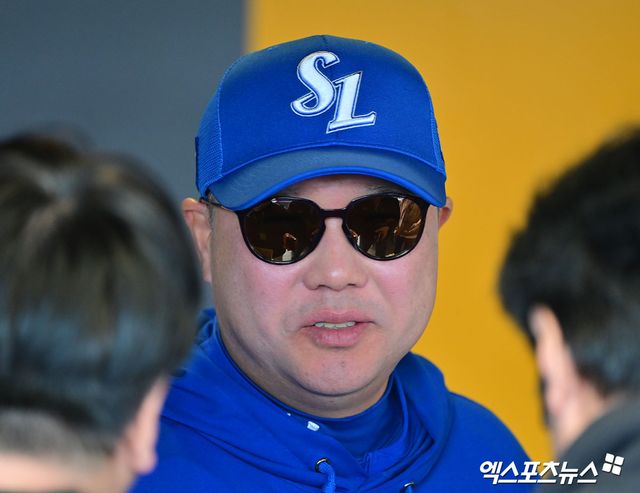 29일 오후 인천SSG랜더스필드에서 열리는 '2025 신한 SOL Bank KBO리그' 삼성 라이온즈와 SSG 랜더스의 경기, 삼성 박진만 감독이 취재진과 대화를 나누고 있다. 인천, 김한준 기자