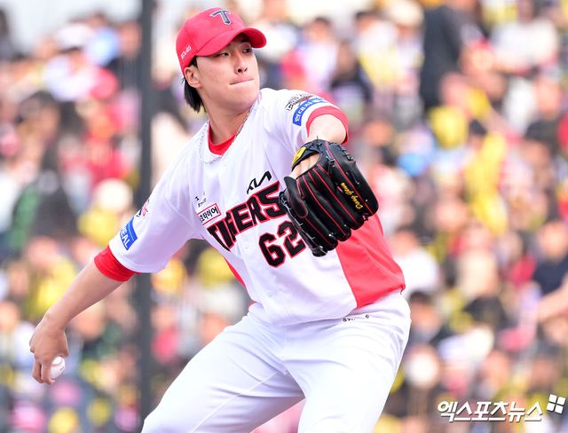 23일 오후 광주기아챔피언스필드에서 열린 '2025 신한 SOL Bank KBO리그' NC 다이노스와 KIA 타이거즈의 경기, 9회초 KIA 정해영이 공을 힘차게 던지고 있다. 엑스포츠뉴스 DB