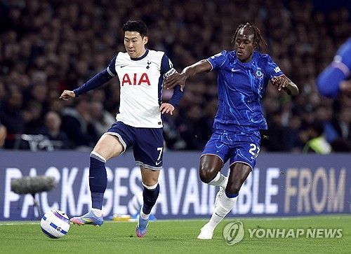 토트넘이 4일(한국시간) 영국 런던에 있는 스탬포드 브릿지에서 열린 첼시와의 2024-2025시즌 프리미어리그 30라운드 맞대결에서 0-1로 패했다.&nbsp; 손흥민이 풀타임을 소화했지만, 토트넘은 최근 리그에서 4경기 무승(1무 3패)의 늪에 빠지면서 순위를 끌어올리지 못했다.연합뉴스