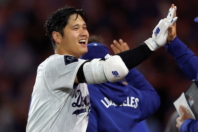LA 다저스 오타니 쇼헤이가 지난 2일 애틀란타전에서 9회 말 끝내기 홈런으로 70년 만에 팀 개막 8연승을 이끌었다. AFP 연합뉴스