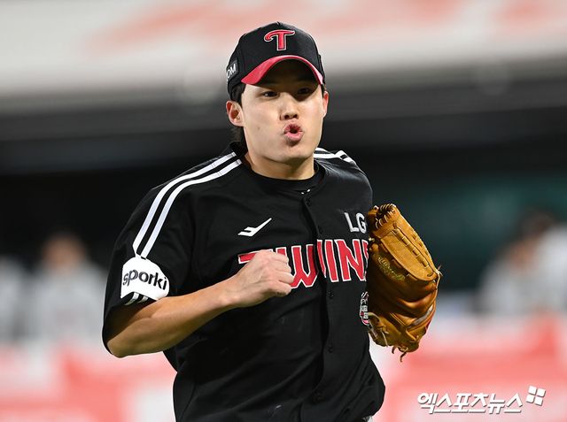 LG 투수 임찬규는 3일 수원 KT위즈파크에서 열린 '2025 신한 SOL Bank KBO 리그' KT와 시즌 두 번째 맞대결에서 선발 등판했다. 5⅔이닝 1실점으로 시즌 2승(무패)을 챙겼다. 엑스포츠뉴스 DB 