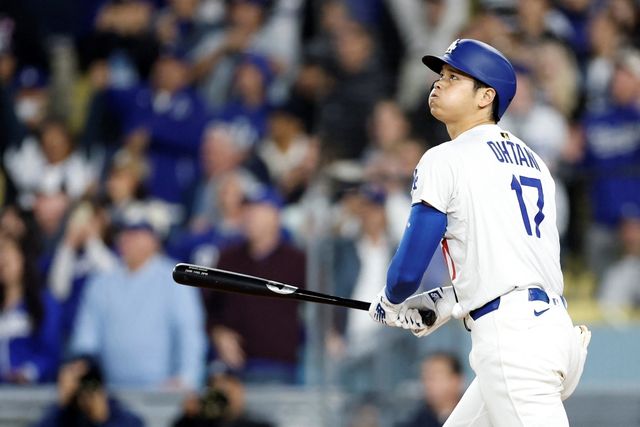 LA 다저스 오타니 쇼헤이가 지난 2일 애틀란타전에서 9회 말 끝내기 홈런으로 70년 만에 팀 개막 8연승을 이끌었다. AFP 연합뉴스