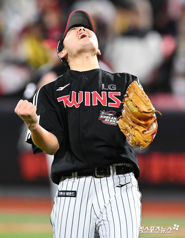LG 투수 임찬규는 3일 수원 KT위즈파크에서 열린 '2025 신한 SOL Bank KBO 리그' KT와 시즌 두 번째 맞대결에서 선발 등판했다. 5⅔이닝 1실점으로 시즌 2승(무패)을 챙겼다. 엑스포츠뉴스 DB 