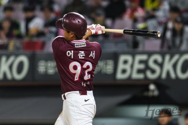 키움 히어로즈는 3일 서울 잠실구장에서 열리는 2025 신한 SOL Bank KBO리그 두산 베어스와의 원정경기를 앞두고 내야수 양현종과 어준서의 1군 엔트리를 말소, 강진성과 이승원을 등록했다. 키움 히어로즈