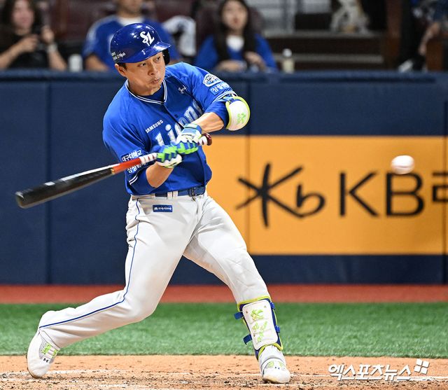 28일 오후 서울 구로구 고척스카이돔에서 열린 '2024 신한 SOL Bank KBO리그' 삼성 라이온즈와 키움 히어로즈의 경기, 4회초 1사 삼성 김헌곤이 좌전안타를 날리고 있다. 엑스포츠뉴스 DB