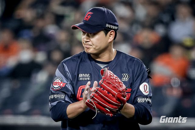 롯데 자이언츠 우완 나균안이 3일 대전 한화생명 볼파크에서 열린 2025 신한 SOL Bank KBO리그 한화 이글스와의 팀 간 2차전에 선발등판, 5.1이닝 2실점으로 호투했다. 사진 롯데 자이언츠